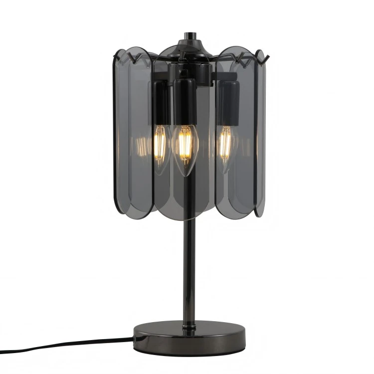 Er det besværligt at samle røgede glas 3-lys bordlampe til sengen?