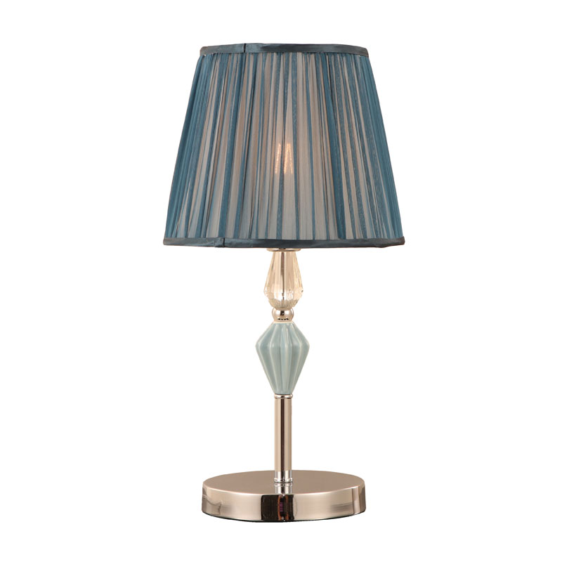 Traditionel plisseret stof bordlampe