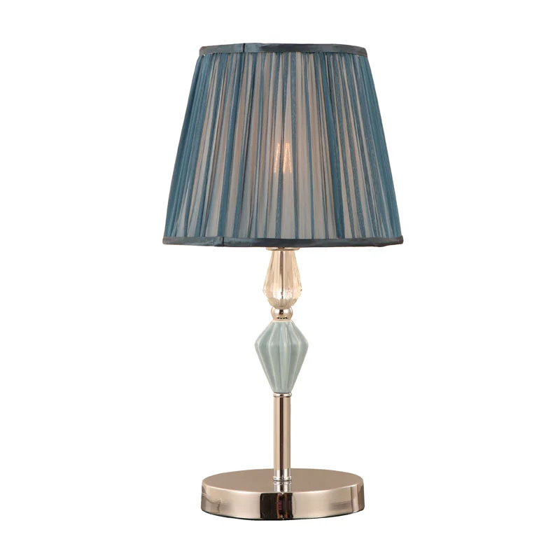 Traditionel plisseret stof bordlampe